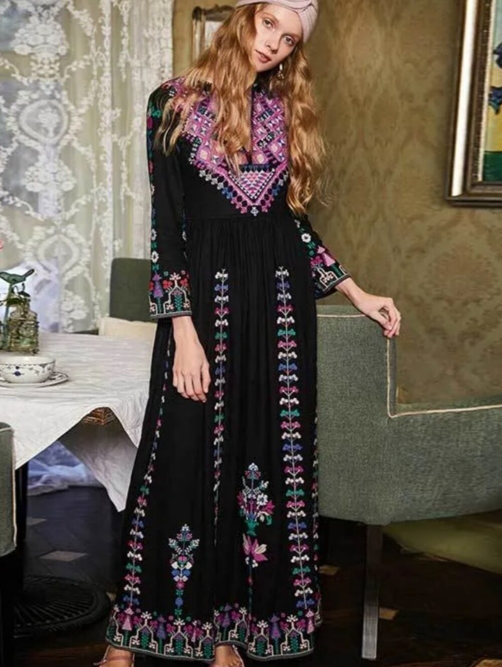 Elegant Black Floral Embroidered Long Sleeve Dress - Picture 5 of 16